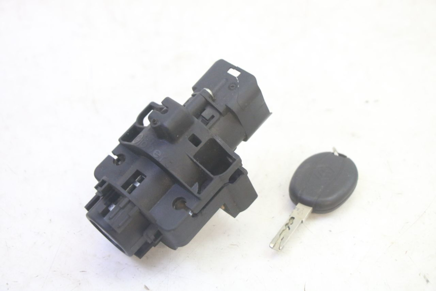 photo de KIT FECHADURA CHAVE CDI NEIMAN PIAGGIO MP3 500 (2016 - 2018) - Outro ângulo de visão