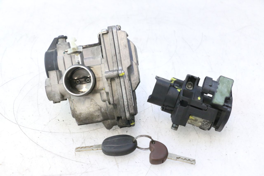 photo de KIT FECHADURA CHAVE CDI NEIMAN PIAGGIO MP3 500 (2016 - 2018) - Detalhes característicos
