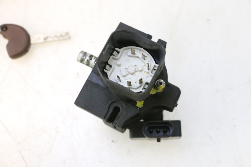 photo de KIT FECHADURA CHAVE CDI NEIMAN PIAGGIO MP3 500 (2016 - 2018) - Vista de perto