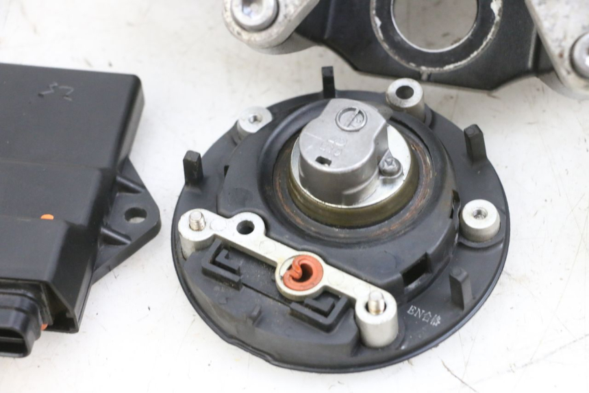photo de KIT FECHADURA CHAVE CDI NEIMAN YAMAHA TDM ABS 900 (2002 - 2014) - Detalhes característicos