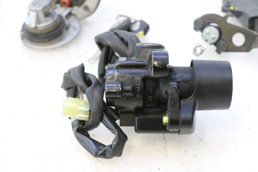 photo de KIT FECHADURA CHAVE CDI NEIMAN YAMAHA TDM ABS 900 (2002 - 2014) - Ângulo alternativo