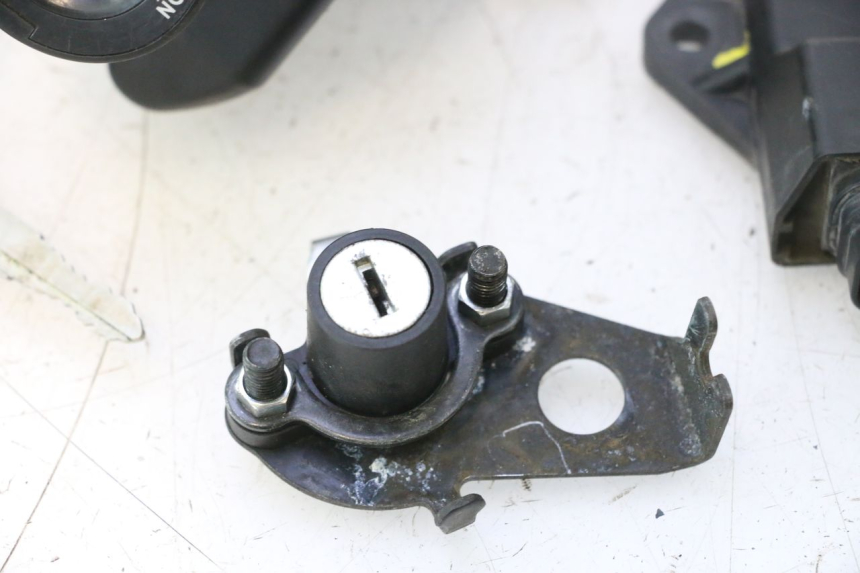 photo de KIT FECHADURA CHAVE CDI NEIMAN YAMAHA TDM ABS 900 (2002 - 2014) - Outro ângulo de visão