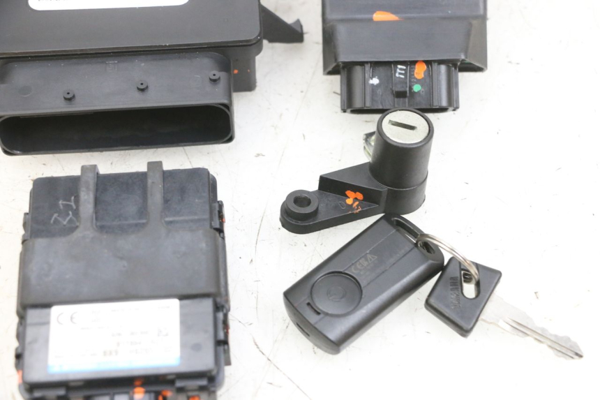 photo de KIT FECHADURA CHAVE CDI NEIMAN YAMAHA TRICITY 300 (2020 - 2024) - Detalhes característicos