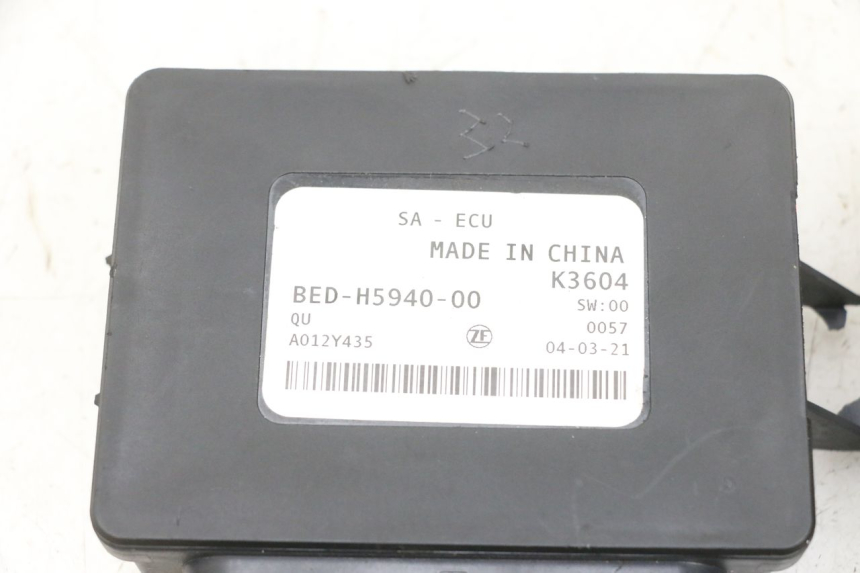 photo de KIT FECHADURA CHAVE CDI NEIMAN YAMAHA TRICITY 300 (2020 - 2024) - Vista de perto