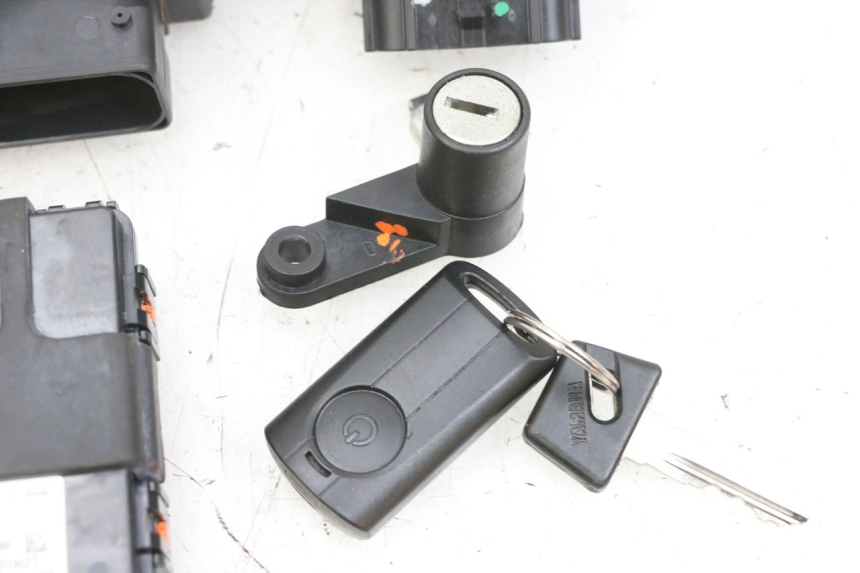 photo de KIT FECHADURA CHAVE CDI NEIMAN YAMAHA TRICITY 300 (2020 - 2024) - Estrutura - ampliação