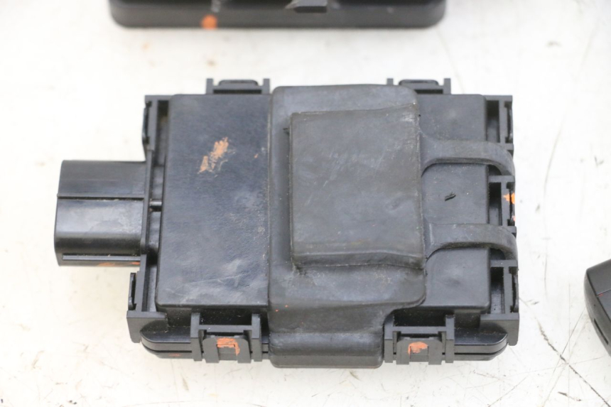photo de KIT FECHADURA CHAVE CDI NEIMAN YAMAHA TRICITY 300 (2020 - 2024) - Marcações e referências