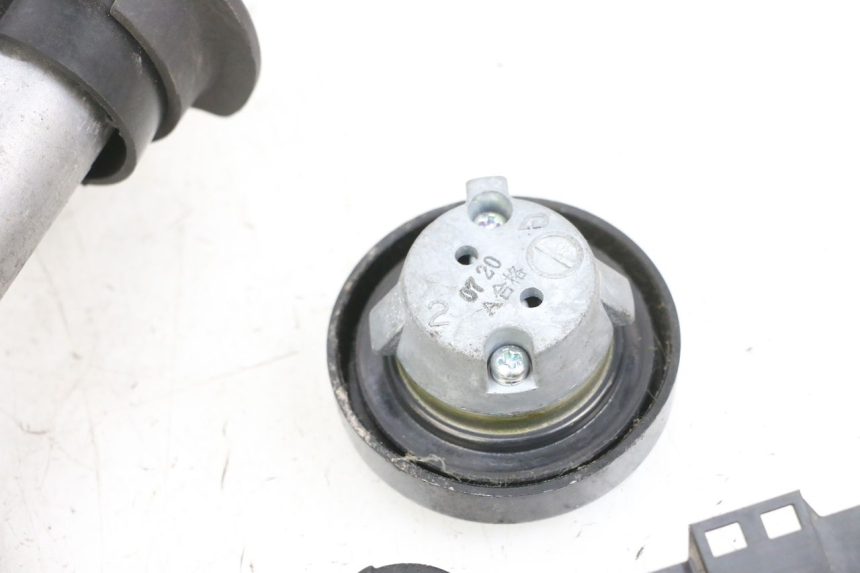 photo de KIT FECHADURA CHAVE CDI NEIMAN YAMAHA X-MAX XMAX 125 (2010 - 2013) - Zoom do estado de desgaste