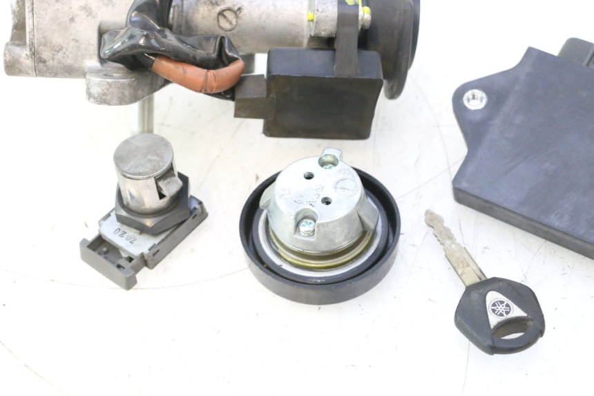 photo de KIT FECHADURA CHAVE CDI NEIMAN YAMAHA X-MAX XMAX 125 (2010 - 2013) - Vista de perto