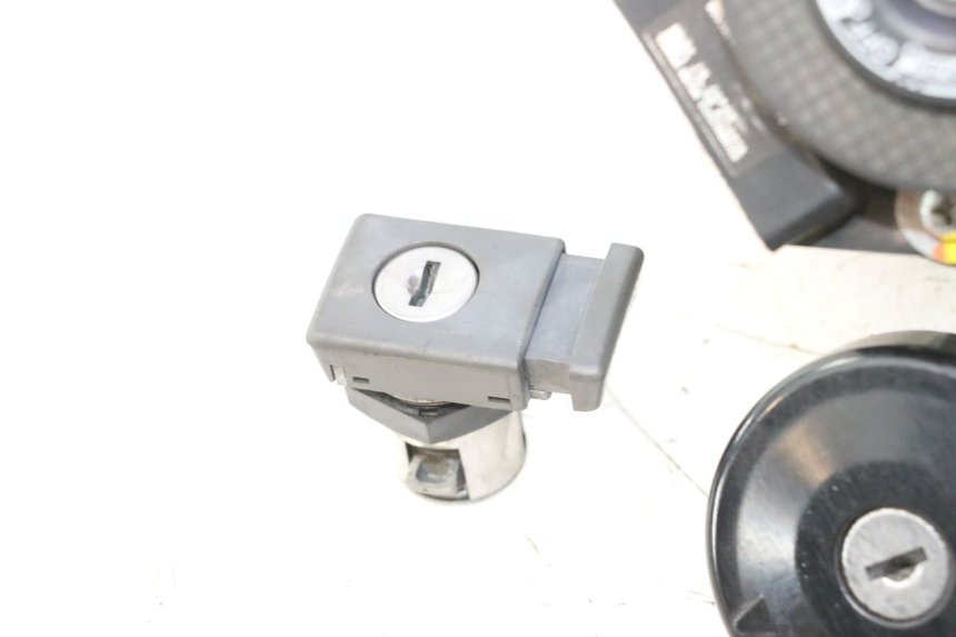 photo de KIT FECHADURA CHAVE CDI NEIMAN YAMAHA X-MAX XMAX 125 (2010 - 2013) - Zoom do estado de desgaste