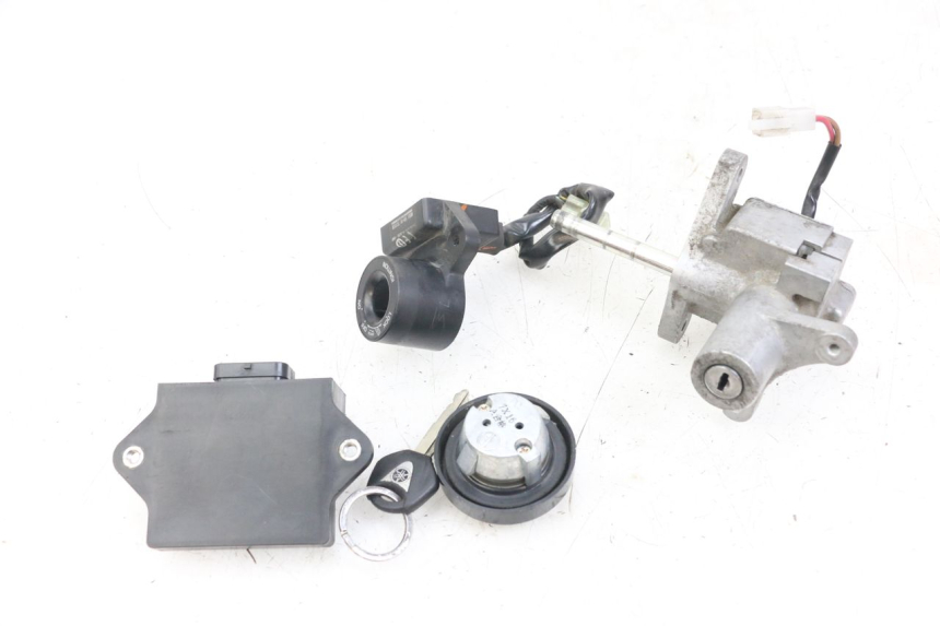 photo de KIT FECHADURA CHAVE CDI NEIMAN YAMAHA XMAX X-MAX 125 (2006 - 2009) - Zoom do estado de desgaste