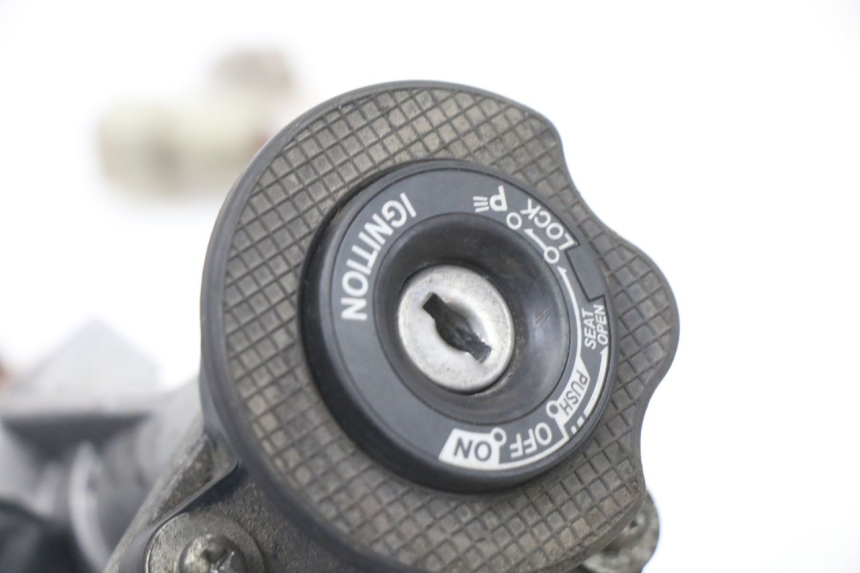 photo de KIT FECHADURA CHAVE CDI NEIMAN YAMAHA X-MAX XMAX ABS 250 (2010 - 2014) - Outro ângulo de visão