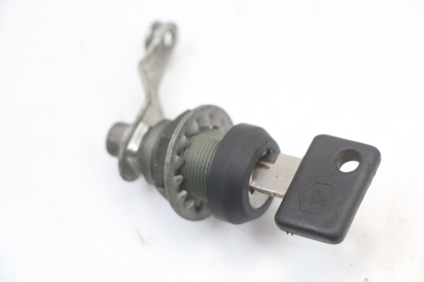 photo de KIT FECHADURA CHAVE NEIMAN APRILIA CLASSIC 125 (1995 - 2001) - Pontos de fixação