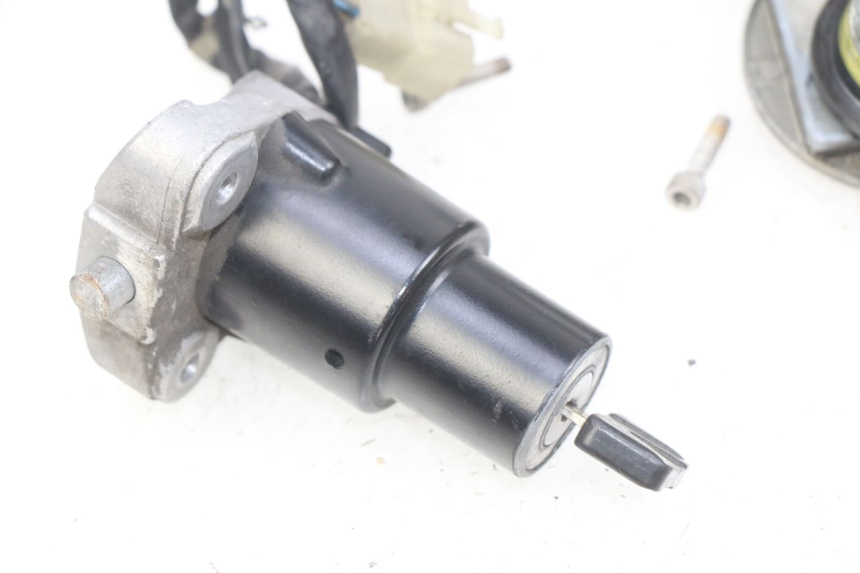 photo de KIT FECHADURA CHAVE NEIMAN YAMAHA FJ 3CX 1200 (1986 - 1996) - Detalhe da peça