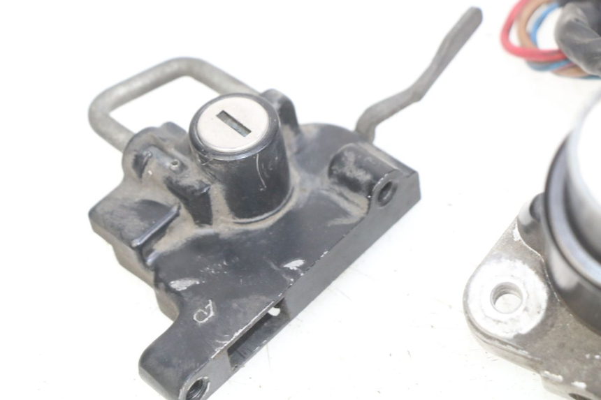 photo de KIT FECHADURA CHAVE NEIMAN YAMAHA FJ 3CX 1200 (1986 - 1996) - Vista de perto