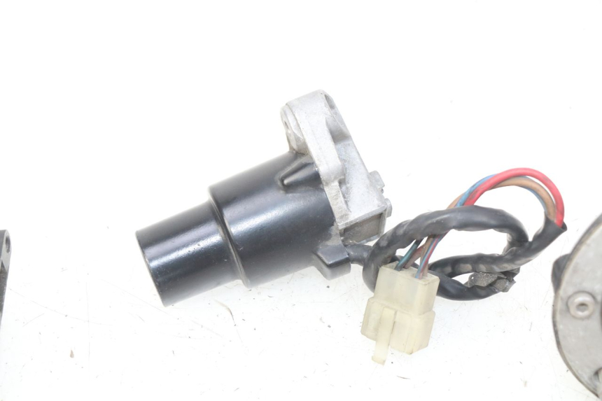 photo de KIT FECHADURA CHAVE NEIMAN YAMAHA FJ 3CX 1200 (1986 - 1996) - Outro ângulo de visão