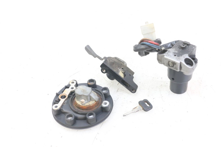 photo de KIT FECHADURA CHAVE NEIMAN YAMAHA FJ 3CX 1200 (1986 - 1996) - Outro ângulo de visão