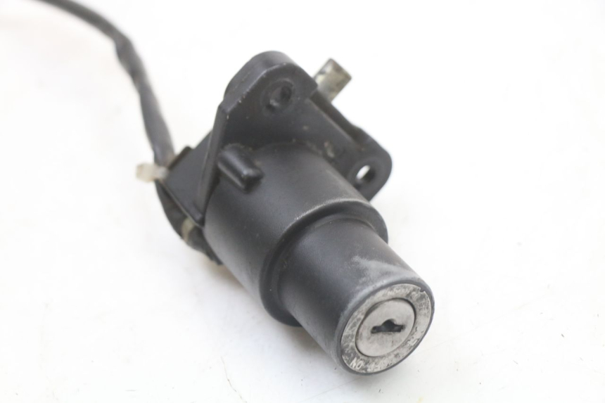 photo de KIT FECHADURA CHAVE NEIMAN HYOSUNG GF 125 (2001 - 2005) - Ampliação técnica