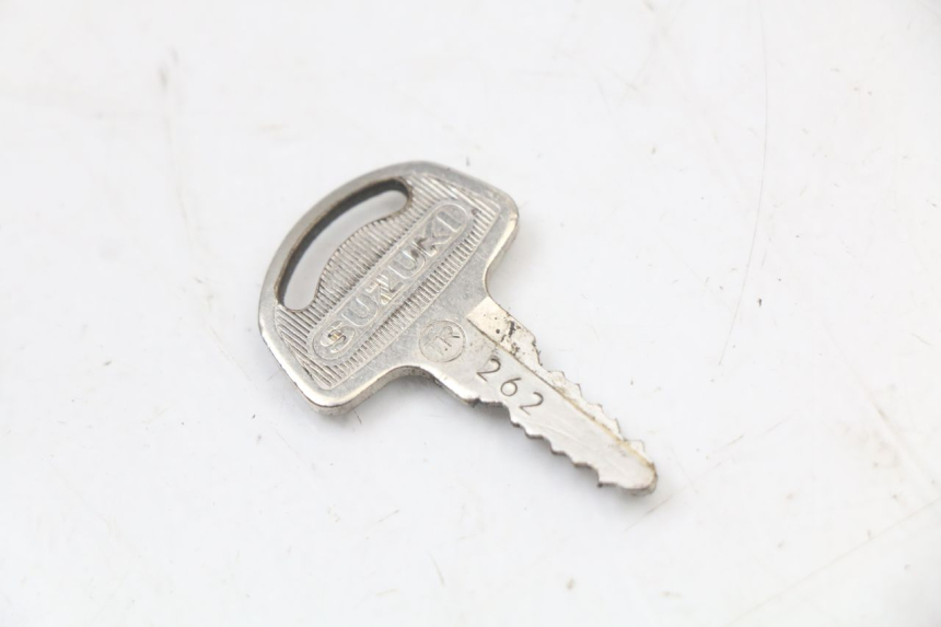 photo de KIT FECHADURA CHAVE NEIMAN SUZUKI GN 125 (1997 - 2000) - Detalhe da peça