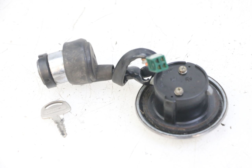 photo de KIT FECHADURA CHAVE NEIMAN SUZUKI GN 125 (1997 - 2000) - Pontos de fixação