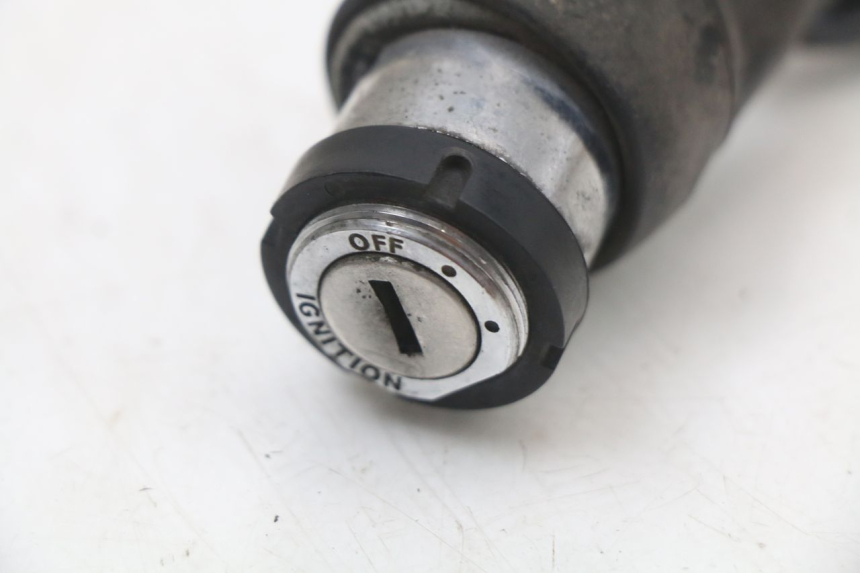 photo de KIT FECHADURA CHAVE NEIMAN SUZUKI GN 125 (1997 - 2000) - Estado da superfície