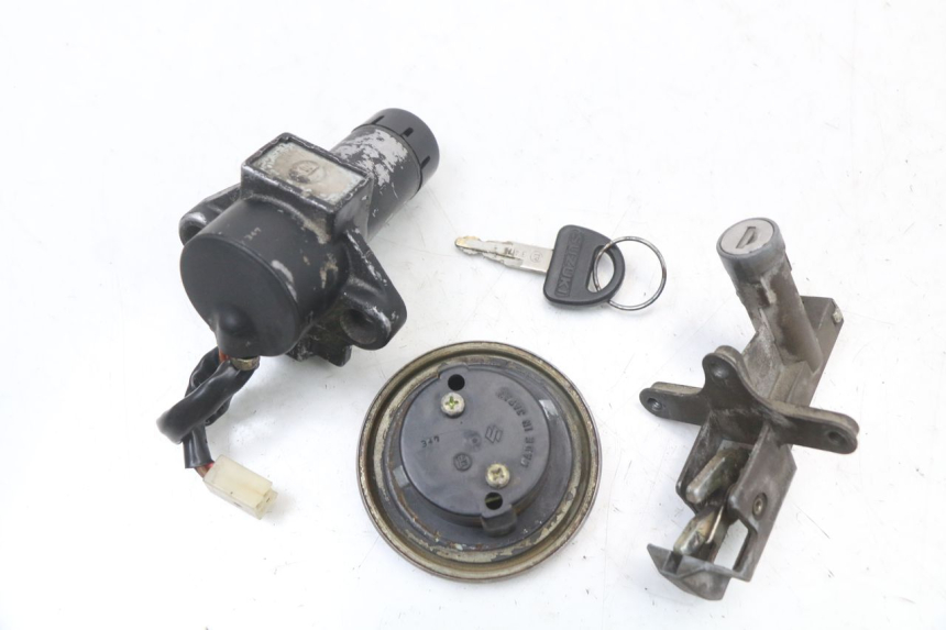 photo de KIT FECHADURA CHAVE NEIMAN SUZUKI GSX E 250 (1982 - 1983) - Detalhe da peça
