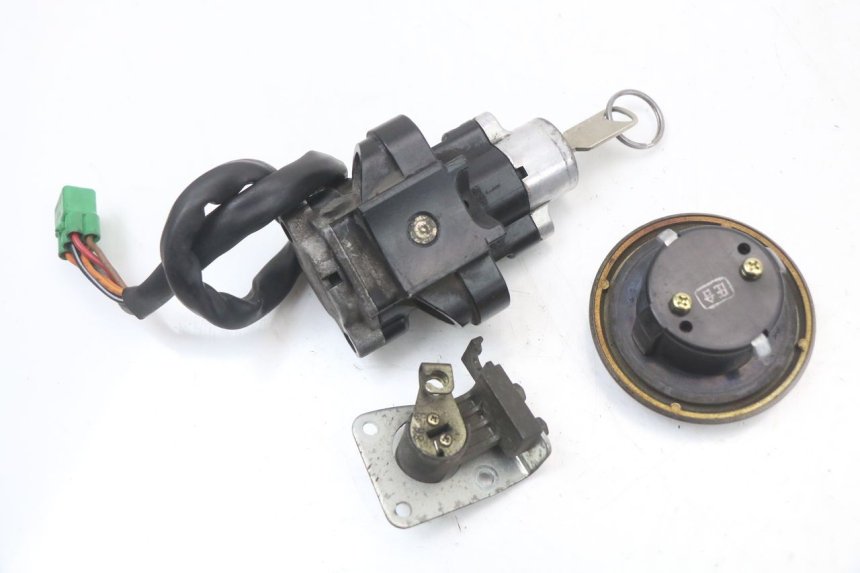 photo de KIT FECHADURA CHAVE NEIMAN SUZUKI GZ MARAUDER 125 (1998 - 2004) - Detalhe da peça