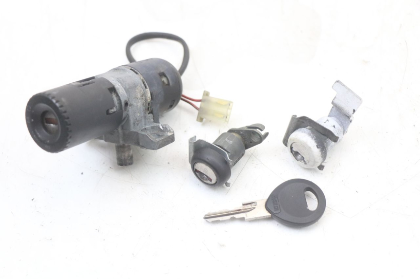 photo de KIT FECHADURA CHAVE NEIMAN HONDA NES AROBASE 125 (2000 - 2003) - Vista principal