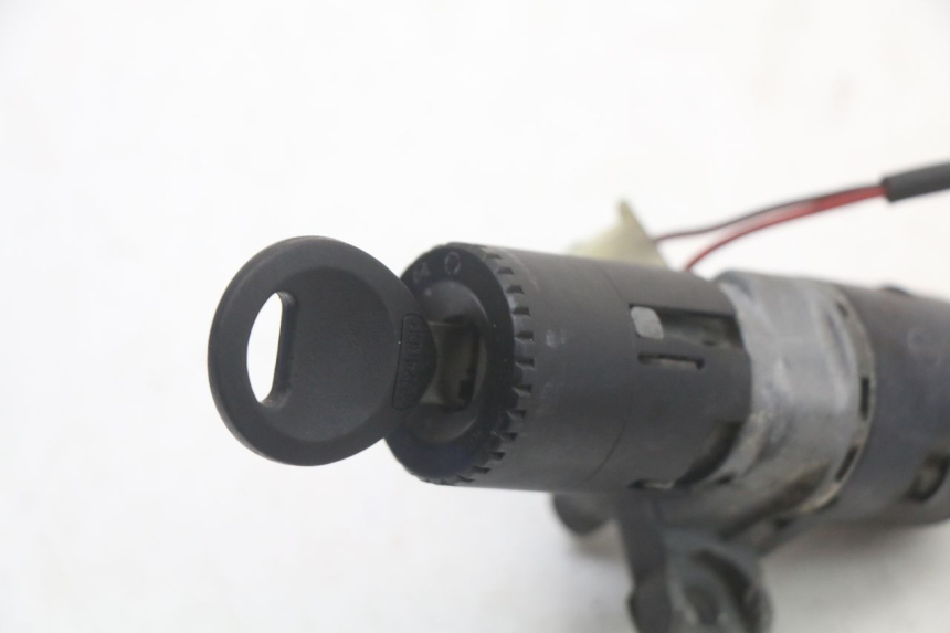 photo de KIT FECHADURA CHAVE NEIMAN HONDA NES AROBASE 125 (2000 - 2003) - Ampliação técnica