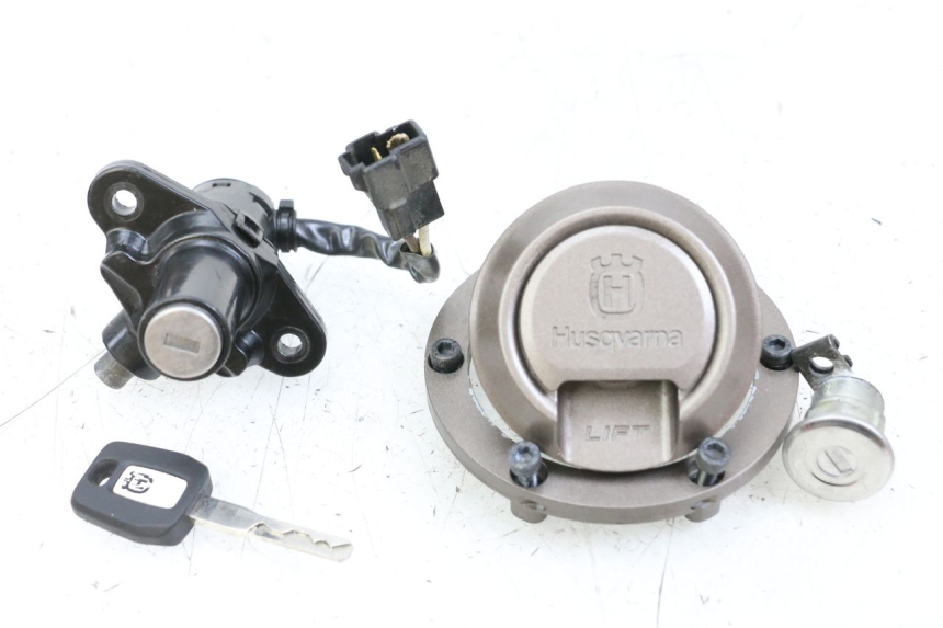 photo de KIT FECHADURA CHAVE NEIMAN HUSQVARNA SVARTPILEN 401 (2018 - 2023) - Vista principal