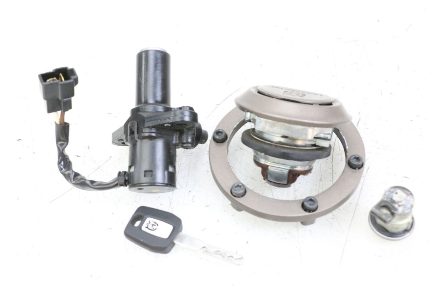 photo de KIT FECHADURA CHAVE NEIMAN HUSQVARNA SVARTPILEN 401 (2018 - 2023) - Ampliação técnica