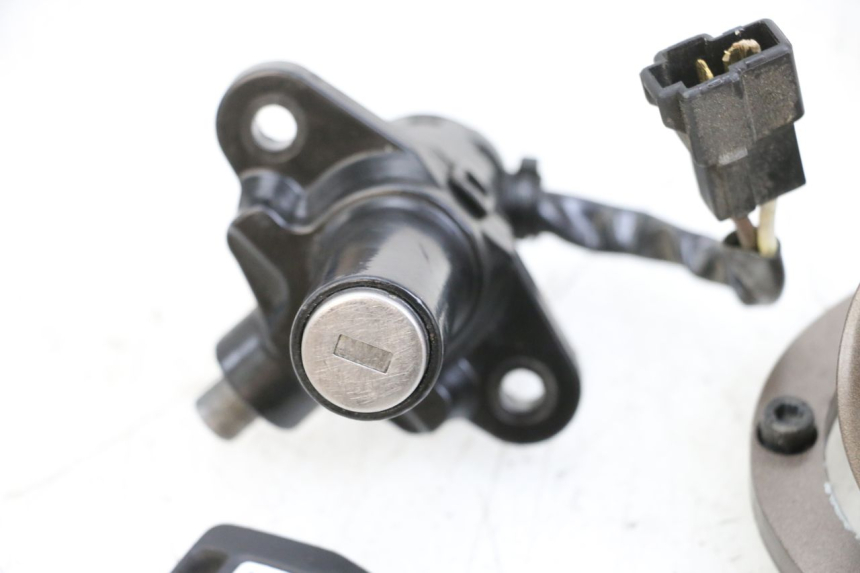 photo de KIT FECHADURA CHAVE NEIMAN HUSQVARNA SVARTPILEN 401 (2018 - 2023) - Estado da superfície