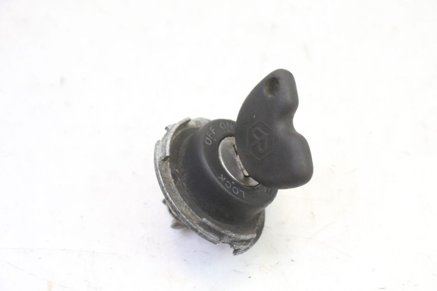 photo de KIT FECHADURA CHAVE NEIMAN PIAGGIO LIBERTY 4T 50 (2009 - 2015) - Zoom do estado de desgaste