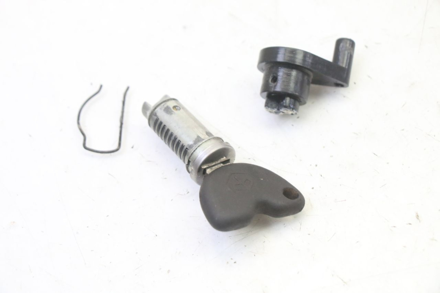 photo de KIT FECHADURA CHAVE NEIMAN PIAGGIO LIBERTY 4T 50 (2009 - 2015) - Peça verificada