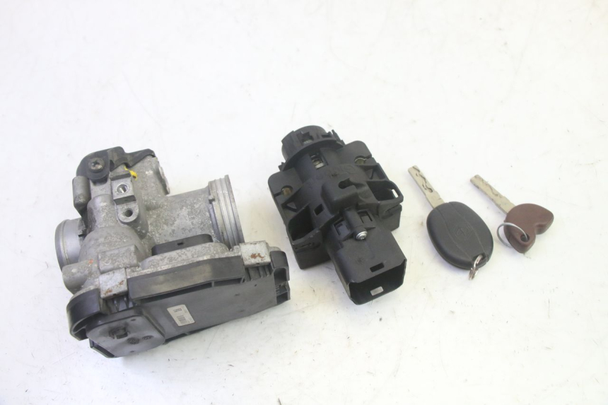 photo de KIT FECHADURA CHAVE NEIMAN PIAGGIO MP3 HPE 350 (2018 - 2020) - Detalhe da peça