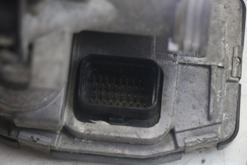 photo de KIT FECHADURA CHAVE NEIMAN PIAGGIO MP3 HPE 350 (2018 - 2020) - Vista de perto