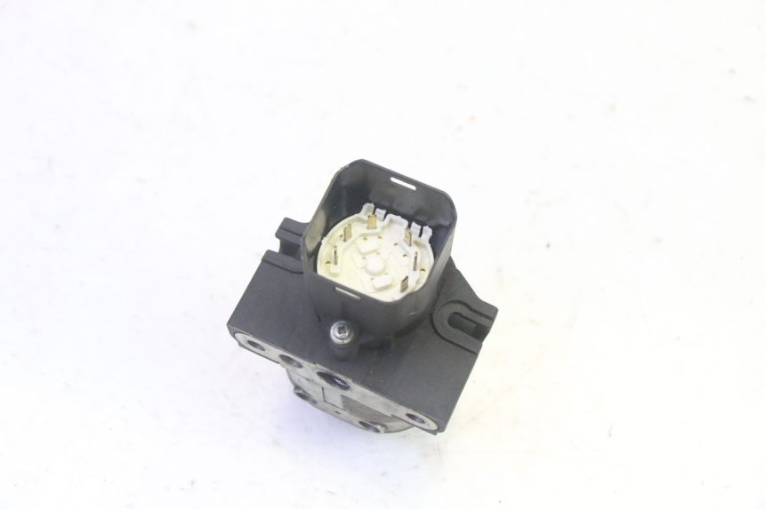 photo de KIT FECHADURA CHAVE NEIMAN PIAGGIO MP3 HPE 350 (2018 - 2020) - Peça verificada