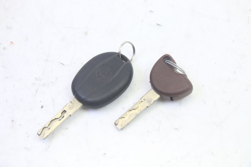 photo de KIT FECHADURA CHAVE NEIMAN PIAGGIO MP3 HPE 350 (2018 - 2020) - Marcações e referências