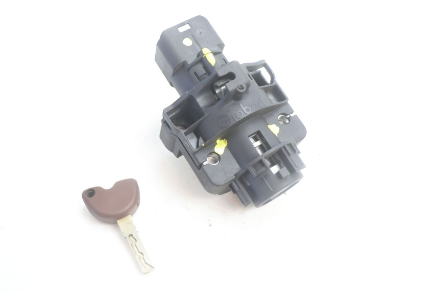 photo de KIT FECHADURA CHAVE IGNIÇÃO PIAGGIO MP3 500 (2016 - 2018) - Pontos de fixação