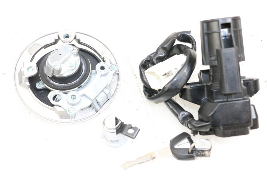 photo de KIT FECHADURA CHAVE NEIMAN KAWASAKI NINJA 400 (2018 - 2023) - Pontos de fixação