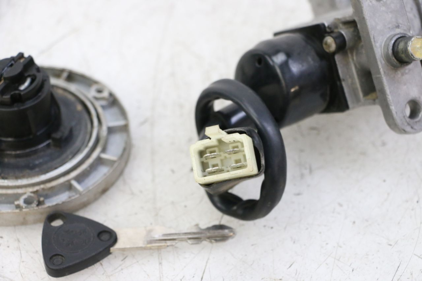 photo de KIT FECHADURA CHAVE NEIMAN PEUGEOT SPEEDFIGHT 3 LC 2T 50 (2009 - 2015) - Detalhe da peça
