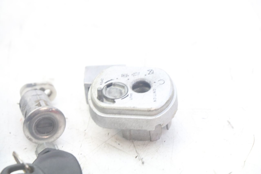 photo de KIT FECHADURA CHAVE NEIMAN DOLPHIN PYGMY 1 (2020 - 2024) - Pontos de fixação
