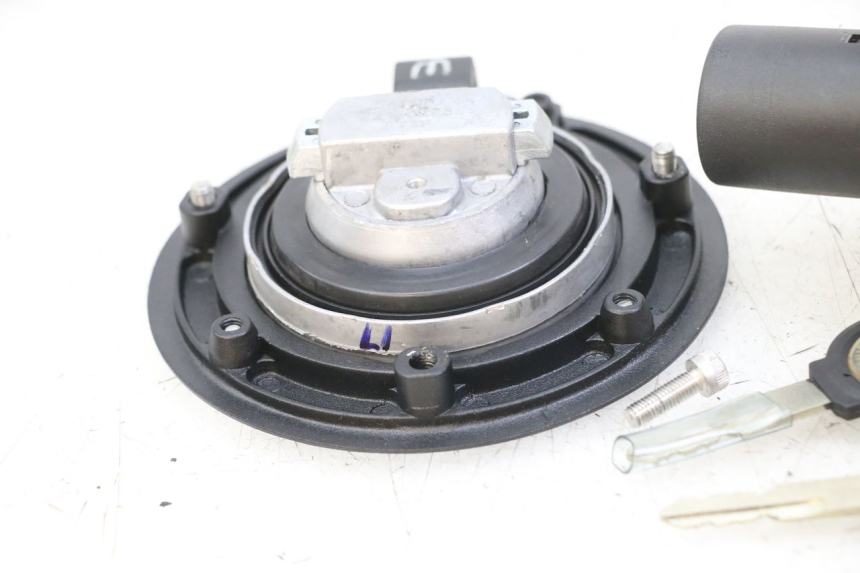 photo de KIT FECHADURA CHAVE NEIMAN ROYAL ENFIELD SCRAM 411 (2022 - 2024) - Outro ângulo de visão