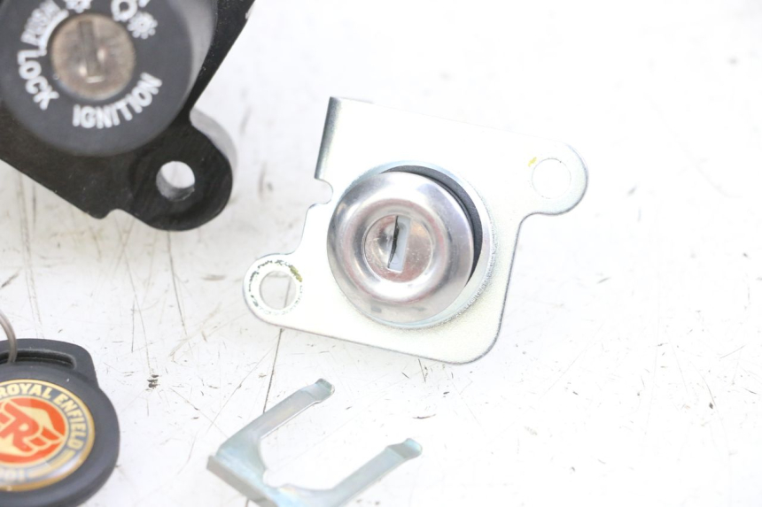 photo de KIT FECHADURA CHAVE NEIMAN ROYAL ENFIELD SCRAM 411 (2022 - 2024) - Marcações e referências