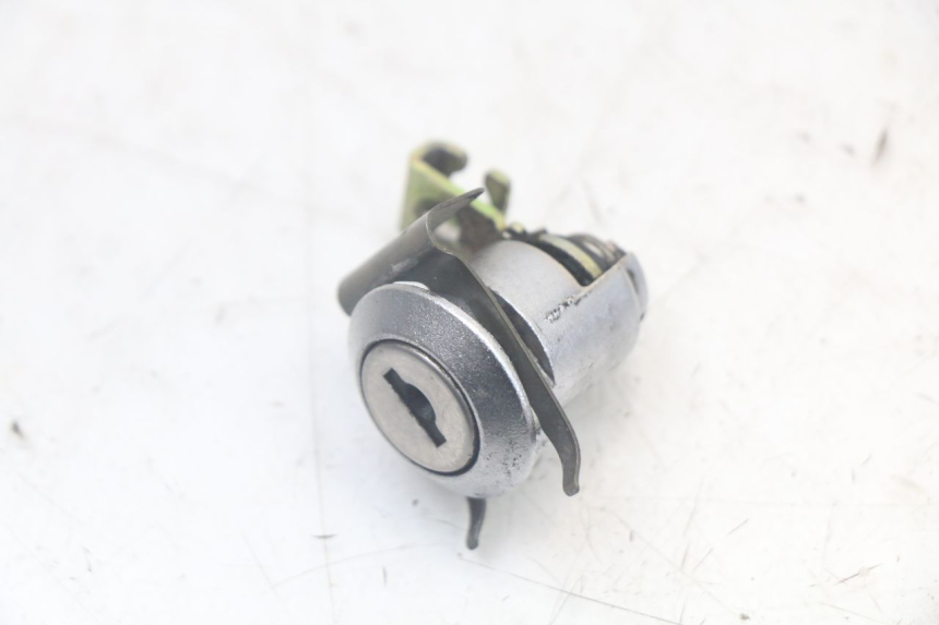 photo de KIT FECHADURA CHAVE NEIMAN SUZUKI SV N 650 (1999 - 2002) - Vista de perto