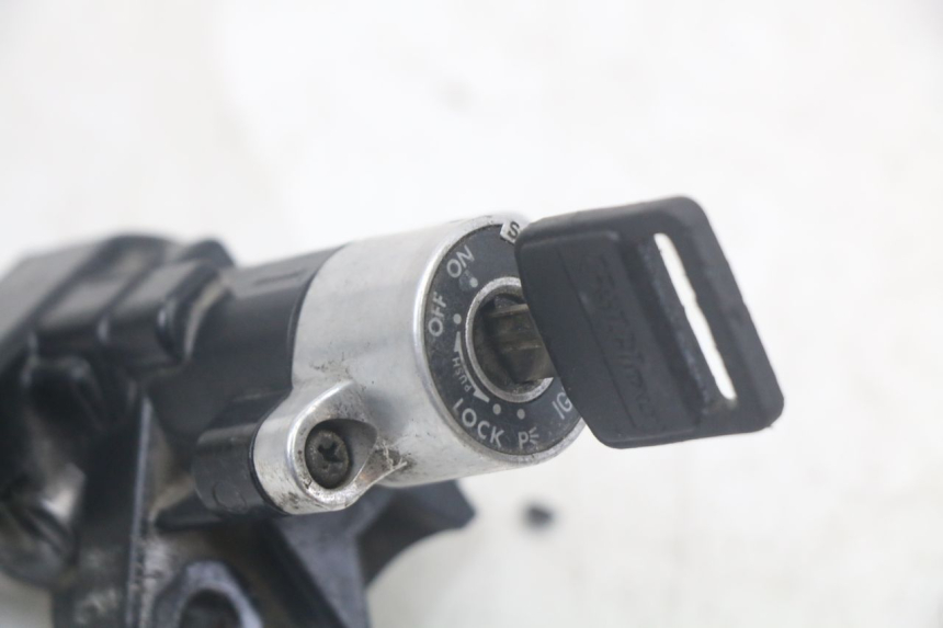 photo de KIT FECHADURA CHAVE NEIMAN SUZUKI SV N 650 (1999 - 2002) - Pontos de fixação
