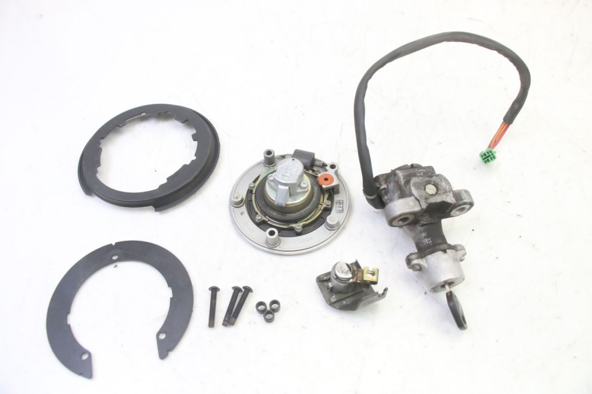 photo de KIT FECHADURA CHAVE NEIMAN SUZUKI SV S 650 (2003 - 2009) - Detalhe da peça