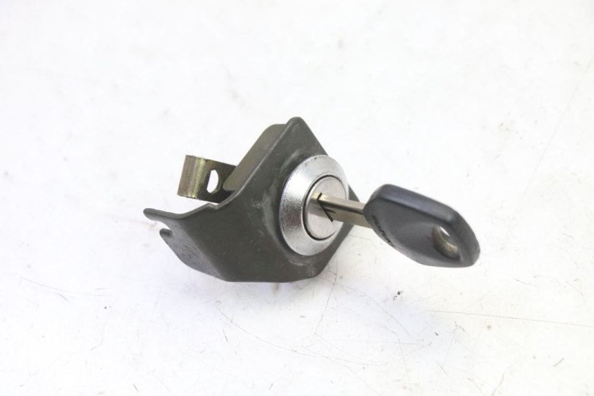 photo de KIT FECHADURA CHAVE NEIMAN SUZUKI SV S 650 (2003 - 2009) - Vista de perto
