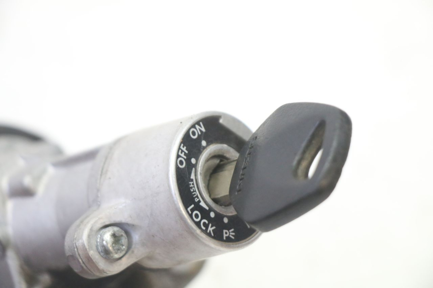 photo de KIT FECHADURA CHAVE NEIMAN SUZUKI SV S 650 (2003 - 2009) - Pontos de fixação
