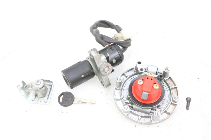 photo de KIT FECHADURA CHAVE NEIMAN YAMAHA TZR 50 (2008 - 2016) - Pontos de fixação