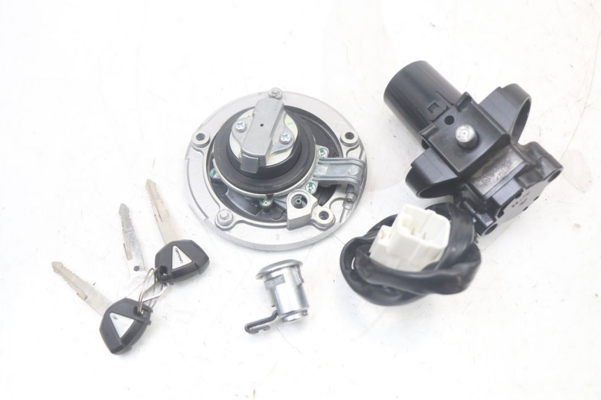 photo de KIT FECHADURA CHAVE NEIMAN KAWASAKI VERSYS ABS 650 (2015 - 2018) - Detalhe da peça